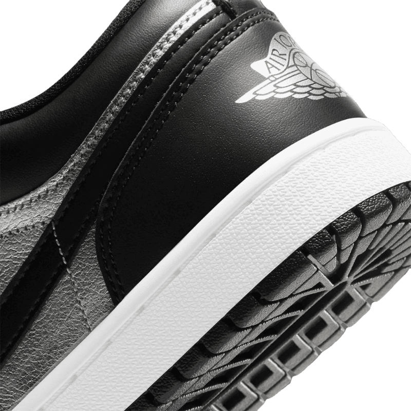 Tênis Air Jordan 1 Low "Black Metallic Silver" Preto / Cinza