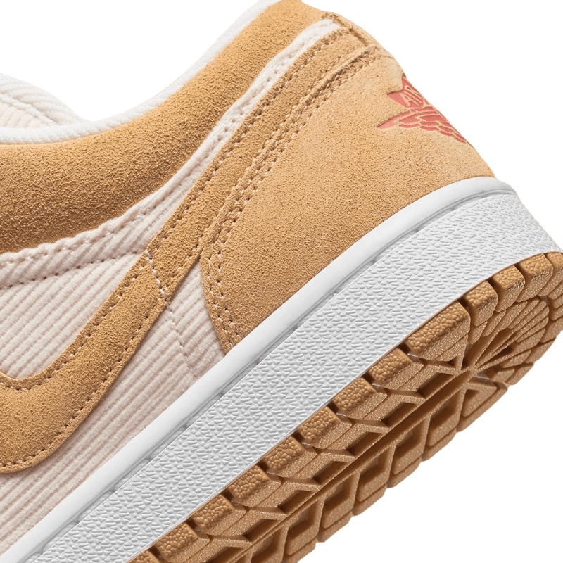 Tênis Air Jordan 1 Low "Corduroy Suede"