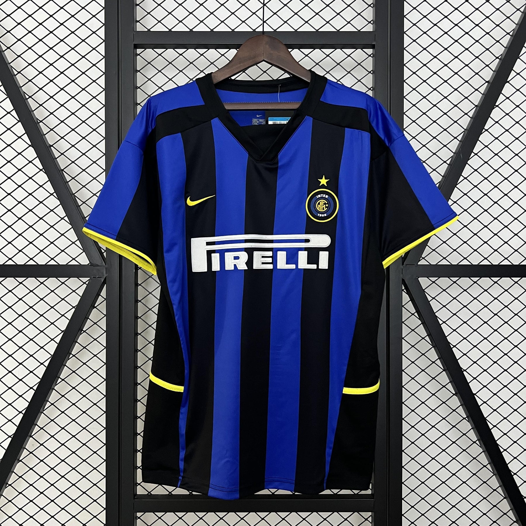 Camisa Inter de Milão Retrô Home 02/03 Torcedor Masculina - Azul e Preta