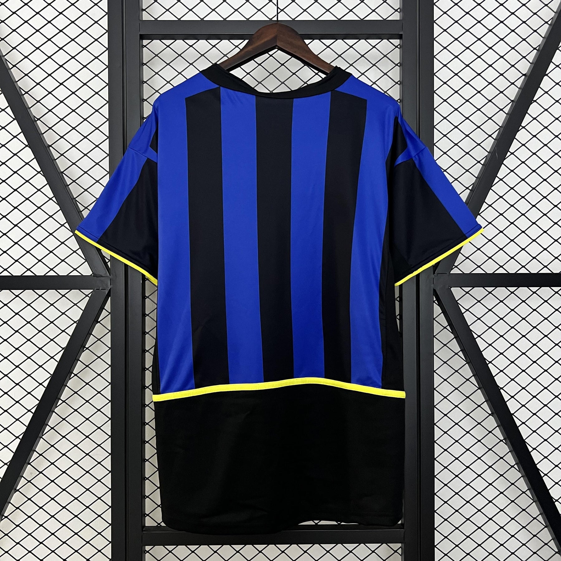 Camisa Inter de Milão Retrô Home 02/03 Torcedor Masculina - Azul e Preta