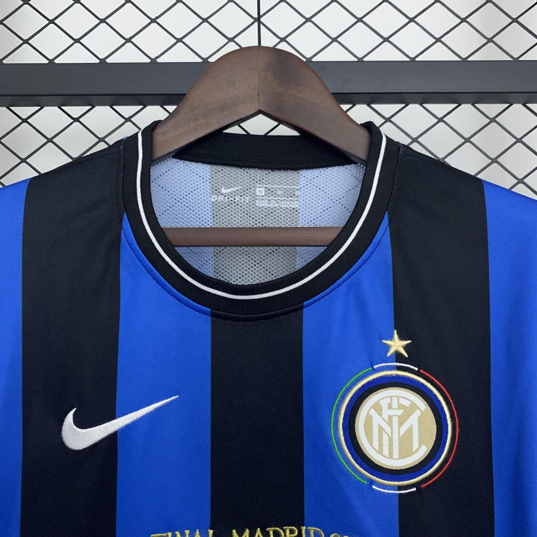 Camisa Manga Longa Inter de Milão Retrô Home 2010 Torcedor Masculina - Azul e Preta