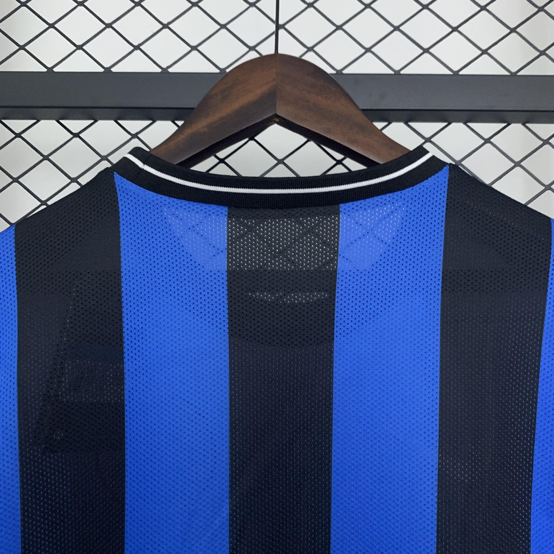 Camisa Manga Longa Inter de Milão Retrô Home 2010 Torcedor Masculina - Azul e Preta