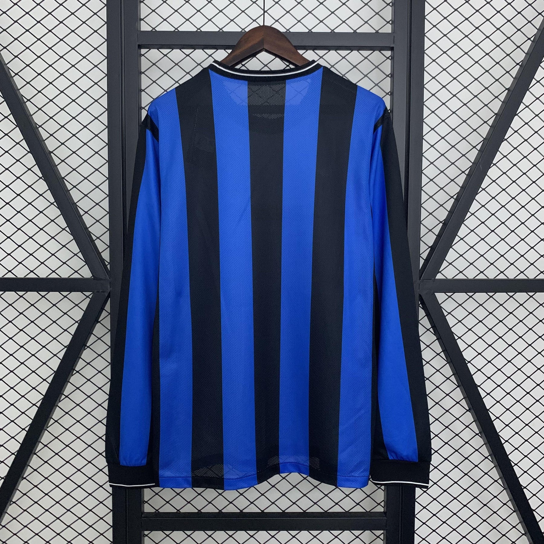 Camisa Manga Longa Inter de Milão Retrô Home 2010 Torcedor Masculina - Azul e Preta