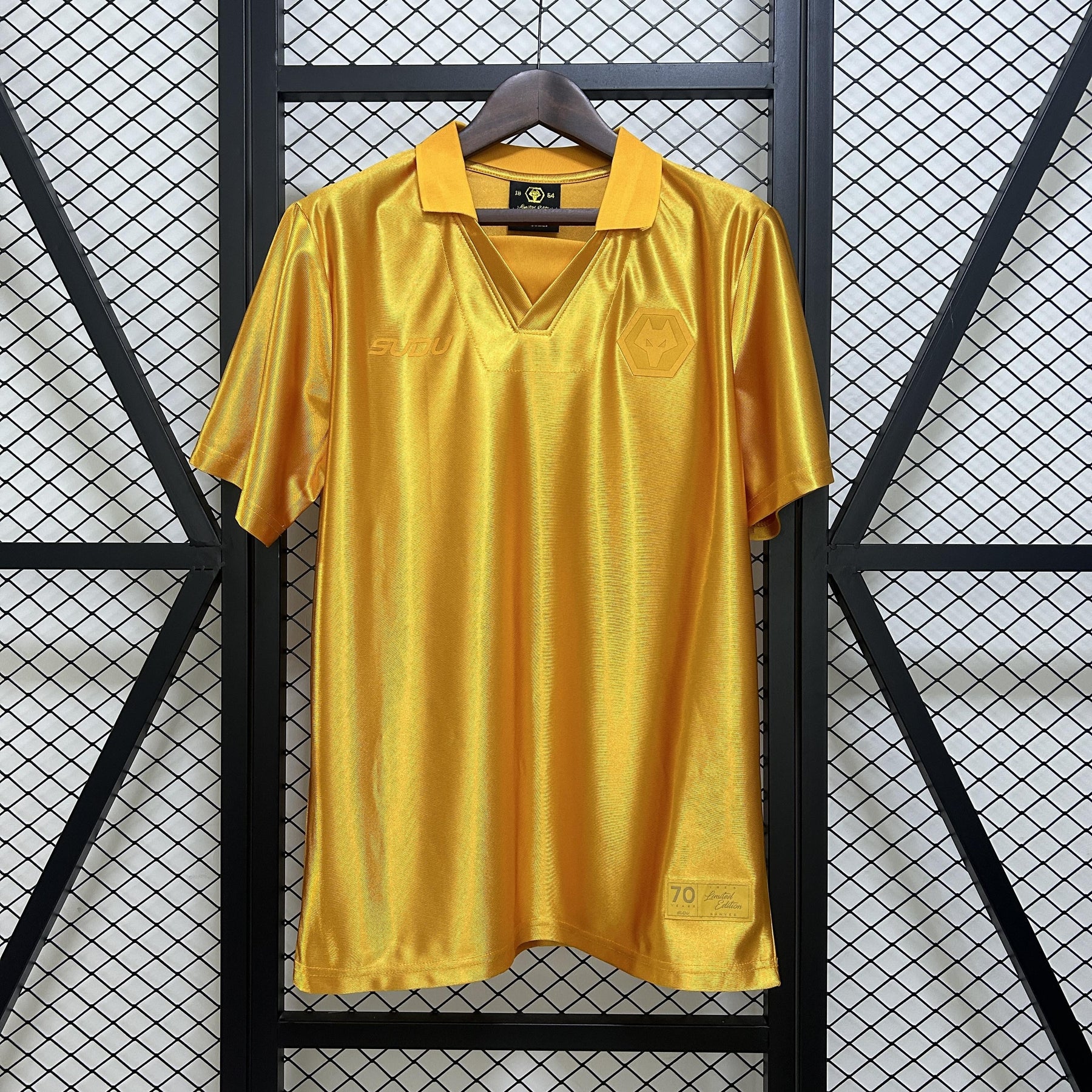 Camisa Wolves Comemorativa "70 Anos" 24/25 Torcedor Masculina - Amarela